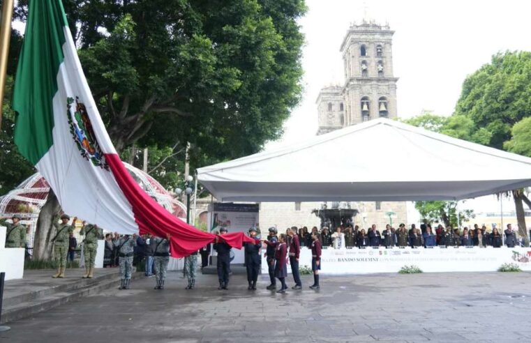 Colocan Bando Solemne de las Fiestas Patrias 2026 en el Palacio Municipal de la Ciudad