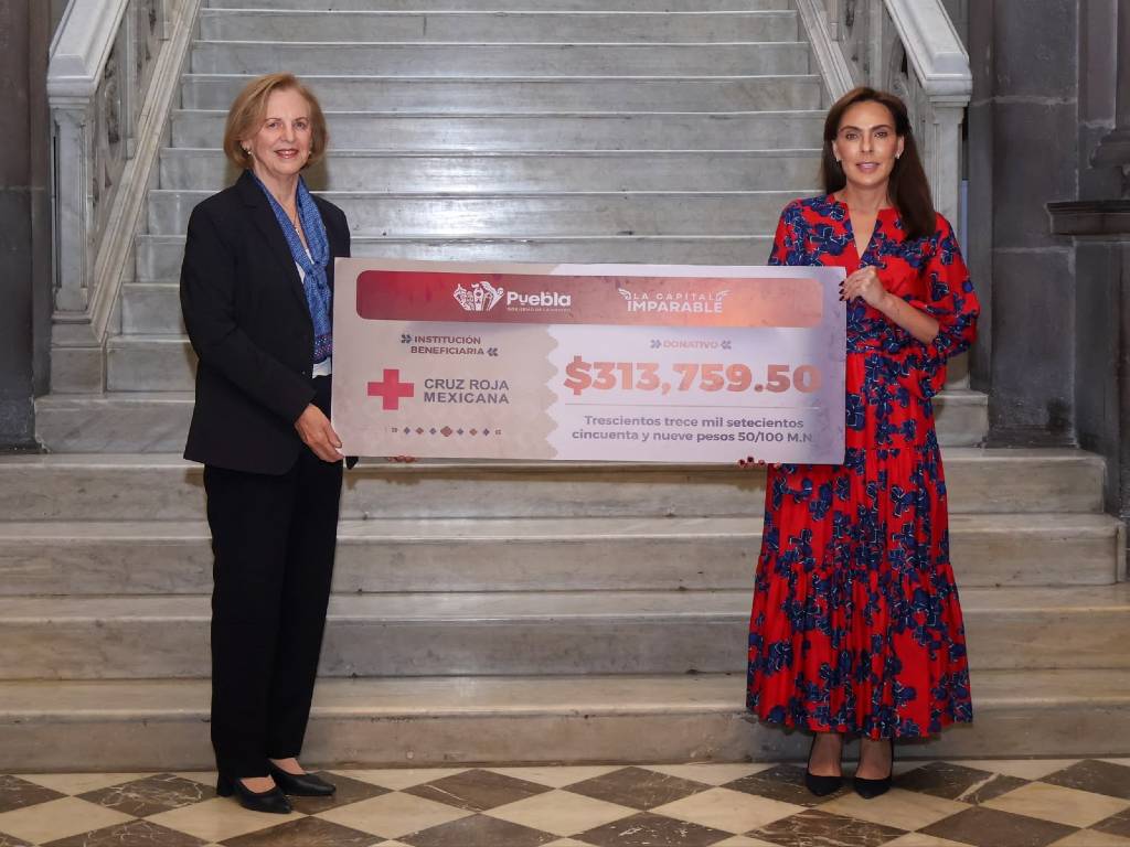 Entregan Pepe Chedraui y MariElise Budib donativo a Cruz Roja