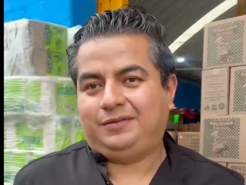 Empresa «El Rey del Ahorro» premia a su trabajador Luis Cruz por salvar a una niña de ser atropellada en Puebla