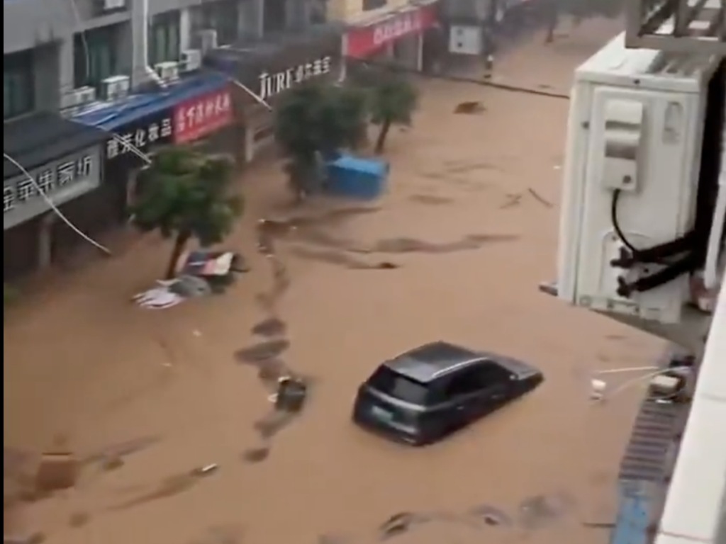 Graves inundaciones azotan Fujian, China; lluvias torrenciales provocan caos en Ningde