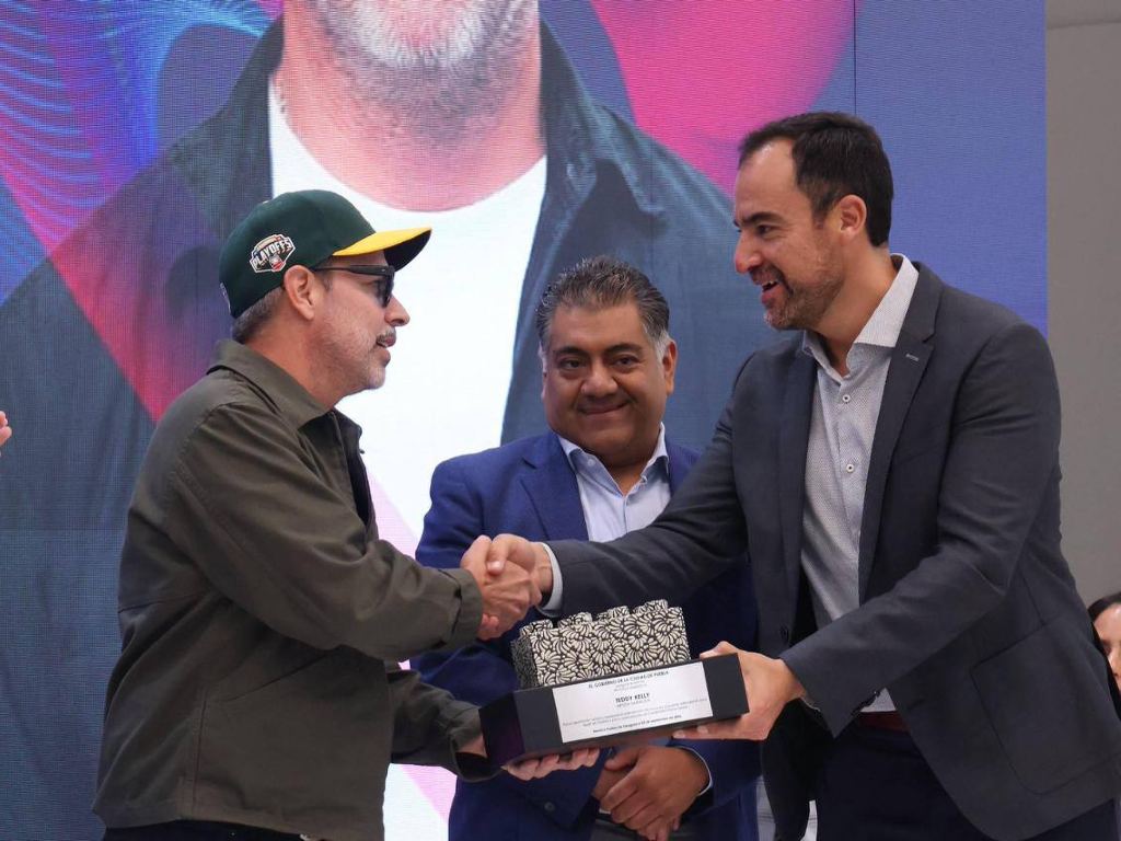 Realizan en la Ciudad el Foro Efecto Reparo, con la participación del muralista mexicano Teddy Kelly