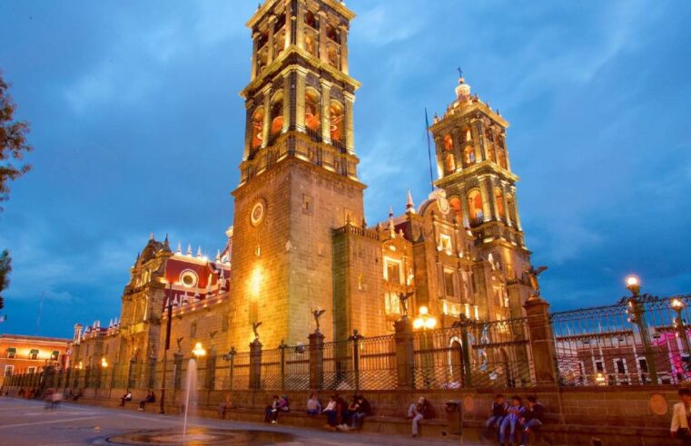 Invita Gobierno de Pepe Chedraui al encendido de la iluminación arquitectónica de la Catedral de Puebla 