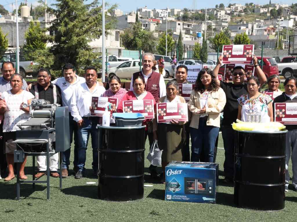 Gobierno de la Ciudad entrega apoyos a productoras y productores de mezcal y maíz en 14 juntas auxiliares