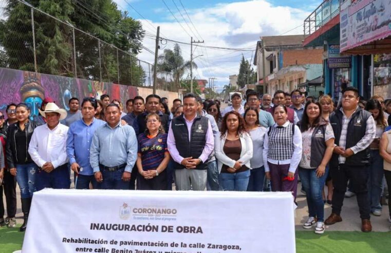 Entrega Armando Aguirre rehabilitación en calle Ignacio Zaragoza afectada por socavón