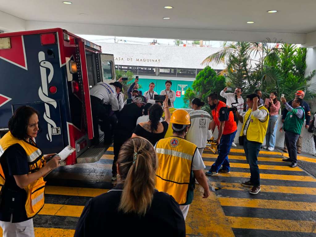 IMSS pone a prueba al HGZ No. 30 con simulacro de incendio y llegada masiva de pacientes