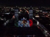Poblanos disfrutan del videomapping monumental de Fiestas Patrias