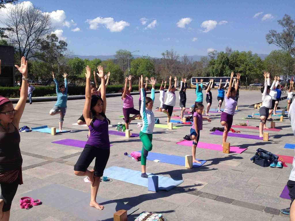 Cáncer de mama: BUAP invita a sesión masiva de yoga para promover la prevención en Puebla