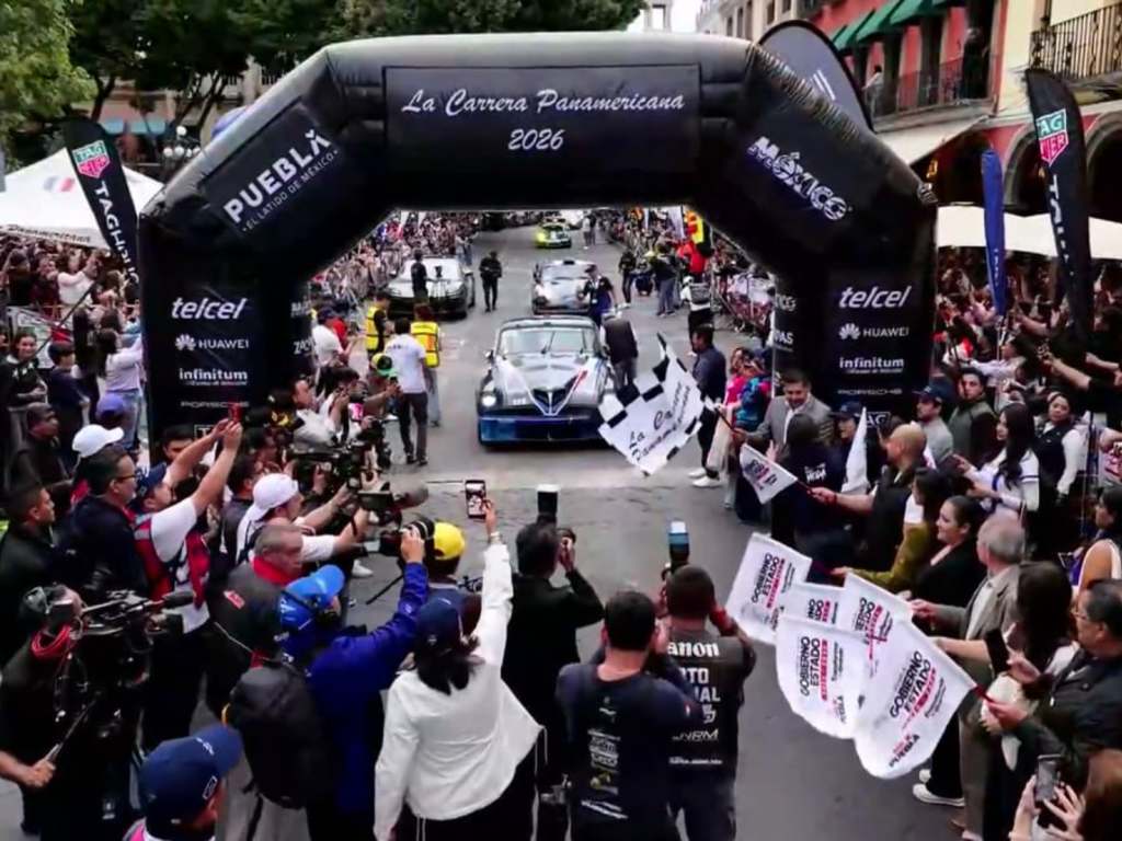 La Carrera Panamericana 2026 reunió a miles de aficionados en el Zócalo