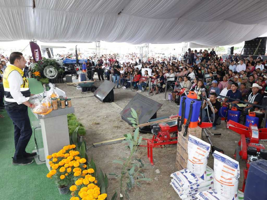 Gobierno de Puebla invertirá 2 mil millones de pesos en obra comunitaria en 2027