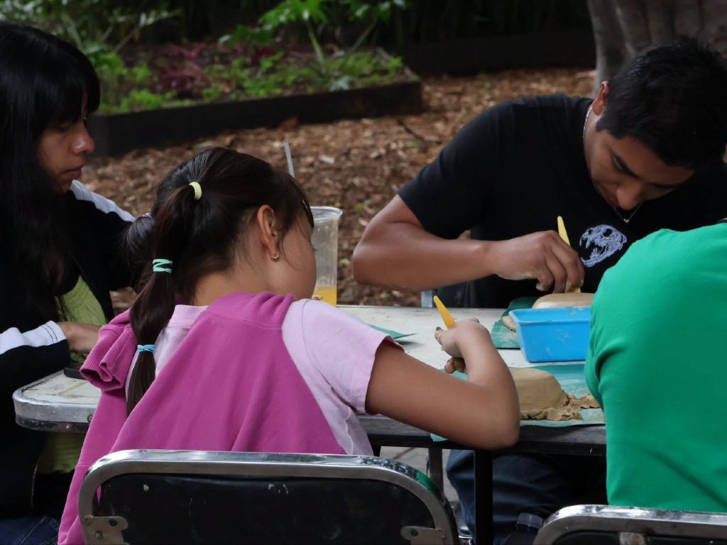 Gobierno de la Ciudad impulsa la creatividad con talleres