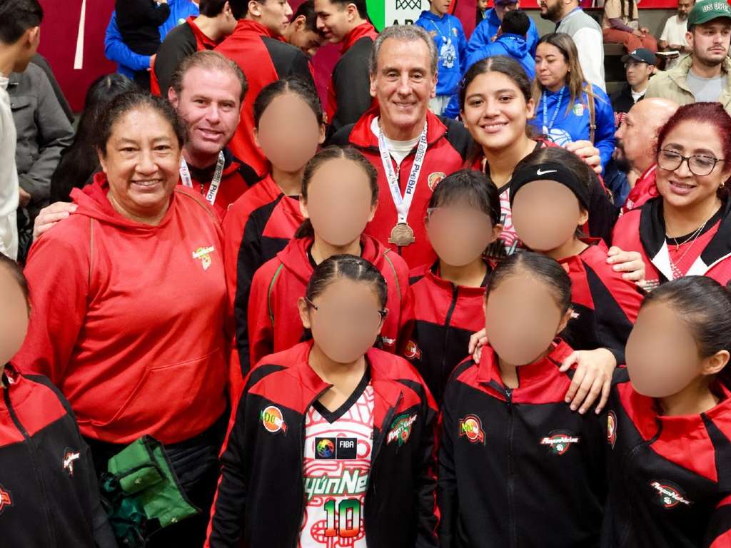 Acompaña Pepe Chedraui a jóvenes basquetbolistas en la final estatal de la Liga Telmex-Telcel 2026