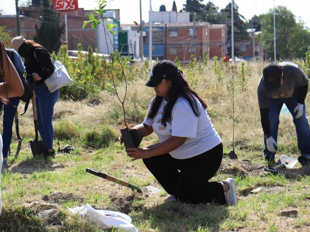 Impulsa gobierno de Pepe Chedraui la reforestación en Puebla capital con Raíces del Futuro