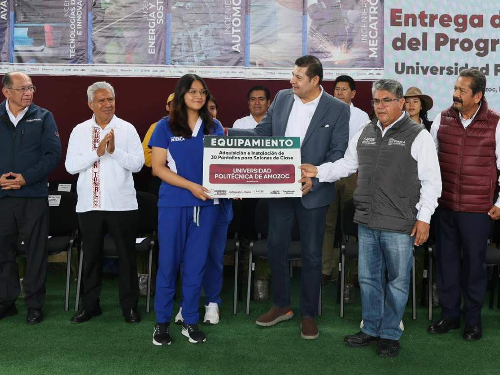UPAM recibe 30 pantallas y busca impulsar proyectos tecnológicos de estudiantes en Puebla