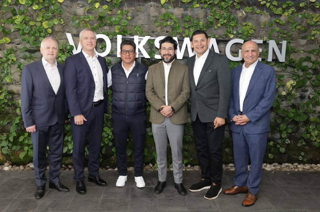 Gobierno federal y estatal respaldan acuerdo salarial entre Volkswagen y SITIAVW en Puebla