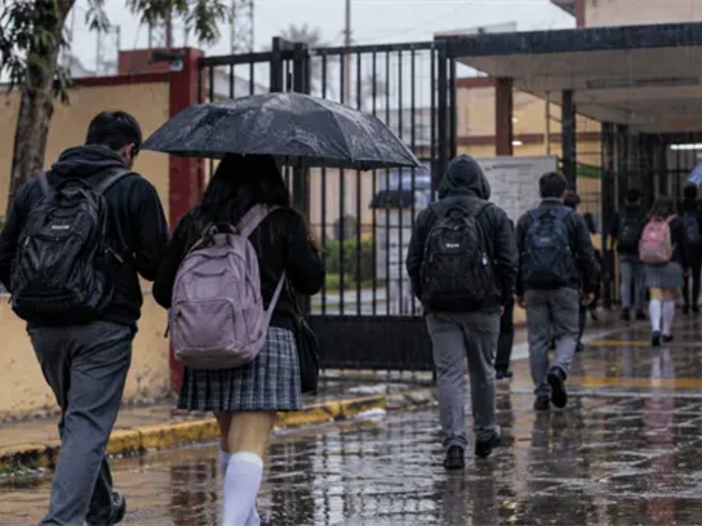 SEP suspende clases presenciales por lluvias en cinco regiones de Puebla