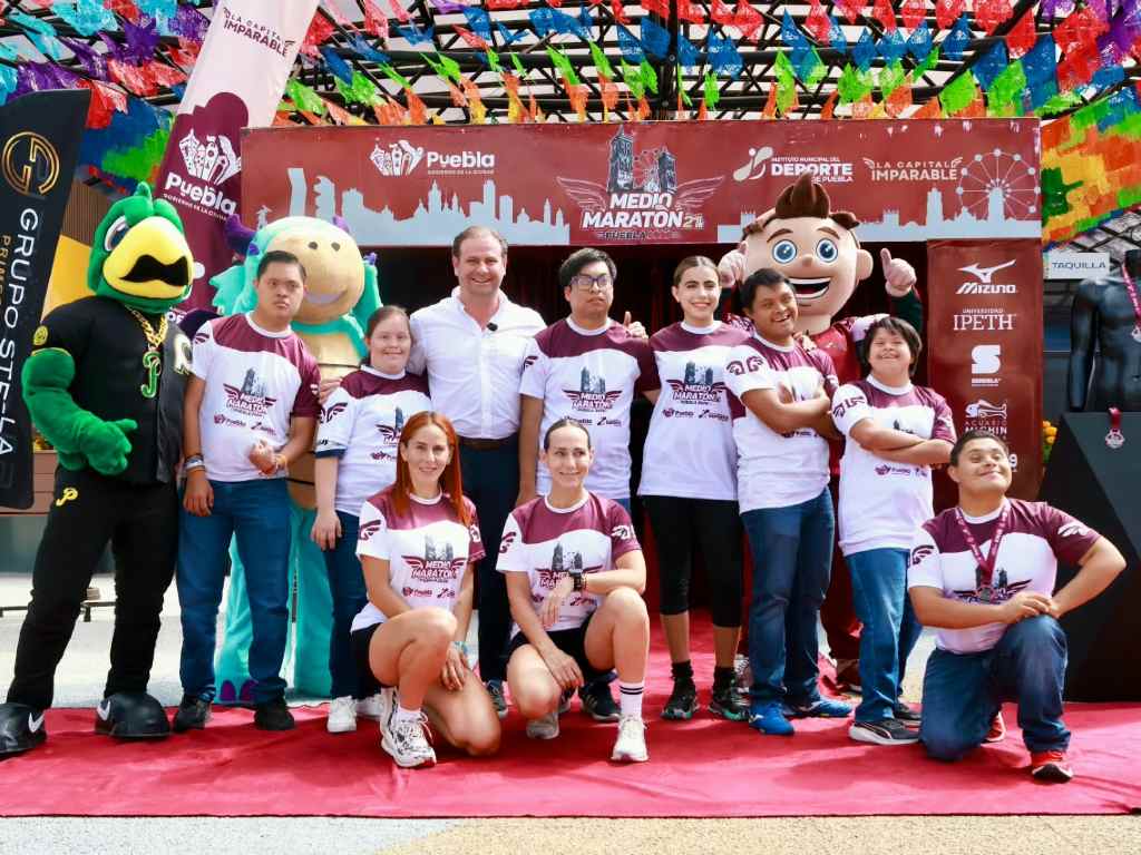 Presenta Gobierno de la Ciudad playera y medalla del Medio Maratón 21K Puebla 2026