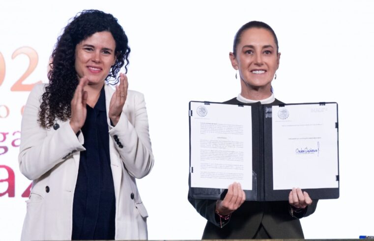 Sheinbaum firma decreto para proteger a menores en redes sociales; plataformas tendrán 30 días para cumplir